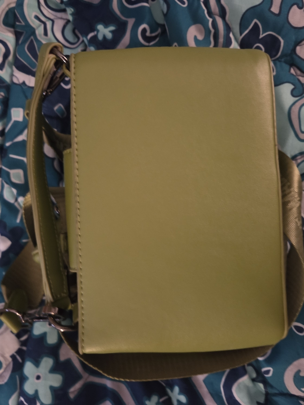 Steve Madden Chartreuse Green Crossbody Bag with Coin Pouch - Picture 3 of 5